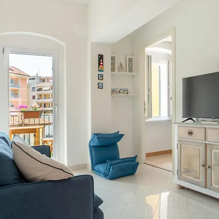 La Casetta Del Ponte A Due Passi Dal Mare شقة ريفا تريجوسو